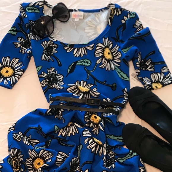 LuLaRoe Dresses & Skirts - LuLaRoe “Nicole” dress daisy print on bright blue